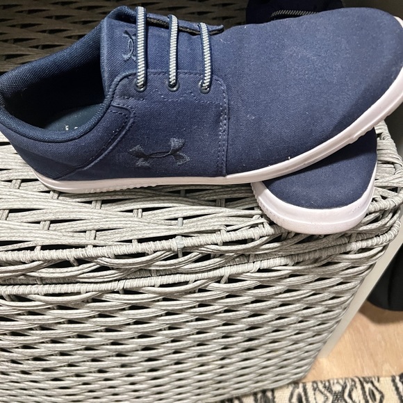 Mens or Womens under armor slip on casual shoes. - Picture 3 of 3